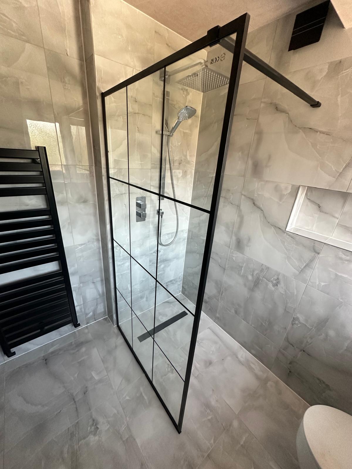 Double Contemporary Bathroom Refit — photo 2