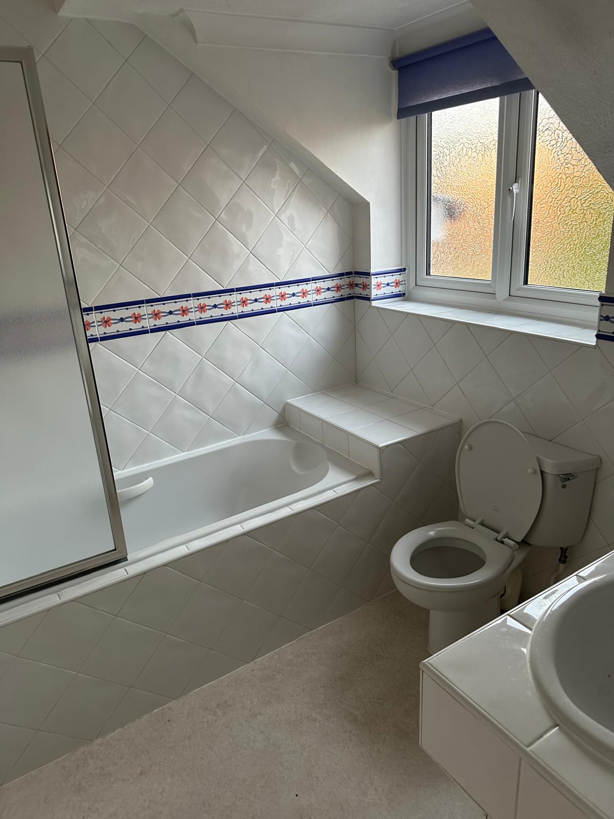 Double Contemporary Bathroom Refit — photo 7